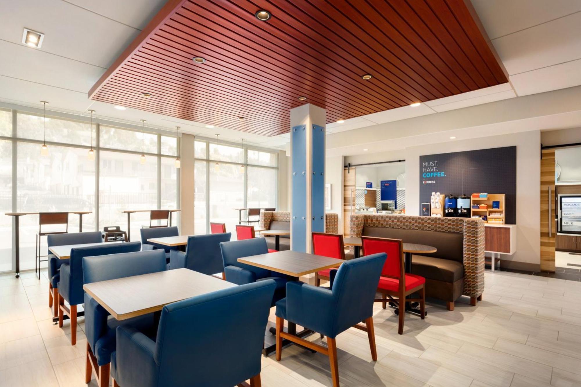 Holiday Inn Express & Suites Hayward - Castro Valley By Ihg المظهر الخارجي الصورة
